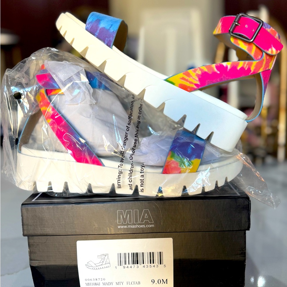 MIA Brand “MADY” platform sandals NEW IN BOX!